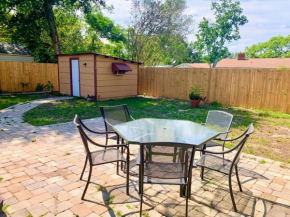 Sweet Cottage 5 mi to Legoland and 0.5 mi to dwntwn